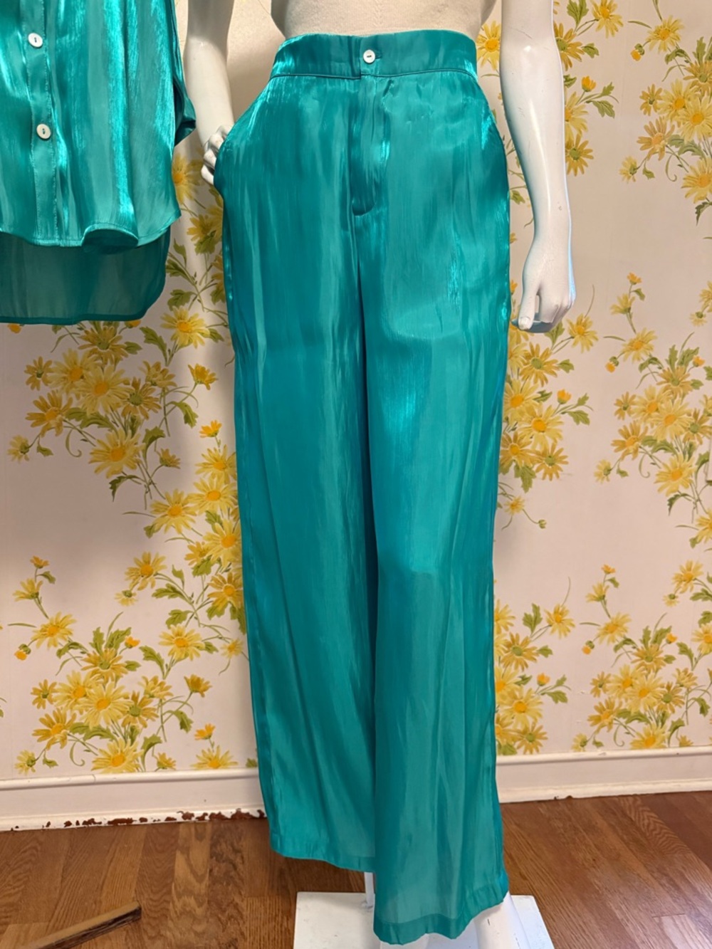 NWOT Silky green Wide-Leg Pants size M